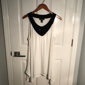 Sleeveless tunic with neckline embellishment